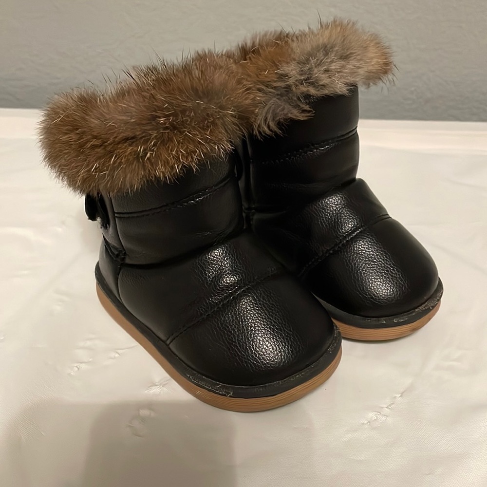 Size 4 toddler boots.